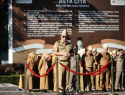 Bupati Garut Serahkan 4.400 Polis Asuransi Mikro