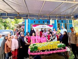 Wujud Kepedulian Sosial, Polwan Polda Kaltim dan Bhayangkari Salurkan 250 Kg Gula untuk Warga Manggar