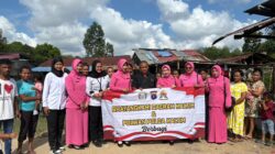 Polwan Ditreskrimsus Polda Kaltim Bersama Bhayangkari Salurkan Bantuan Sosial di Kampung Bedeng Balikpapan