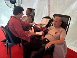 Sambut May Day, Satbrimob Polda Kaltim Gelar Aksi Donor Darah di Pantai Seraya