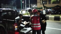 Respons Cepat Brimob Polda Kaltim Evakuasi Korban Kecelakaan Tunggal di Balikpapan