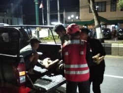 Respons Cepat Brimob Polda Kaltim Evakuasi Korban Kecelakaan Tunggal di Balikpapan