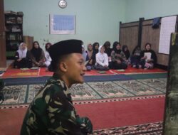 Sela Istirahat Malam, Personel TMMD ke-128 Garut Ajarkan Mengaji di Masjid