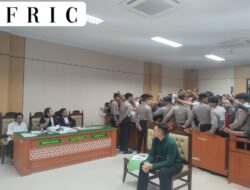 Situasi di ruang sidang kasus Pembunuhan satu keluarga di Indramayu dengan terdakwa Ririn Rifanto dan Priyo Bagus Setiawan Sangat mencekam.