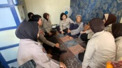 Polwan Polda Kaltim Gelar Anjangsana dan Berikan Tali Asih kepada Purnawirawan yang Sakit di Penajam