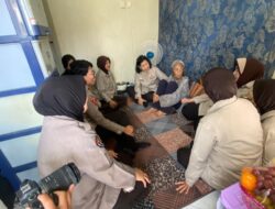 Polwan Polda Kaltim Gelar Anjangsana dan Berikan Tali Asih kepada Purnawirawan yang Sakit di Penajam