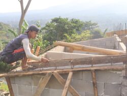 Hilman (23 Tahun), Warga Desa Mekarmulya, Aktif Bantu Pembangunan Rutilahu dalam Giat TMMD ke-128 Kodim 0611/Garut