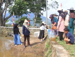 Neng Rahmawati (44 Tahun), Motivator Ibu-ibu Kampung Cidahu, Aktif Berperan Dukung Pembangunan dalam Giat TMMD ke-128 Kodim 0611/Garut