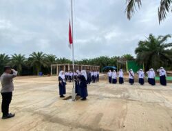 Police Go To School, Polsek Muara Wahau Tanamkan Disiplin dan Anti-Bullying di SMP Islam Al-Lim