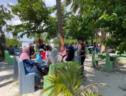 ANTISIPASI GANGGUAN KAMTIBMAS, POLSEK BELAKANG PADANG LAKSANAKAN PENGAMANAN PANTAI PASIR PUTIH