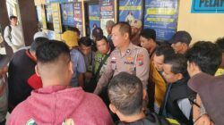 PERSONIL SAMSAT BANGIL SELALU MEMBERIKAN EDUKASI SEBELUM PELAYANAN DIMULAI KEPADA WAJIB PAJAK