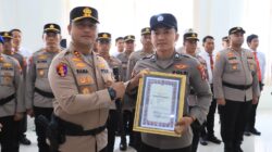 Kapolres Gresik Beri Reward Personel Berprestasi, Dorong Semangat Pengabdian dan Pelayanan
