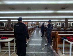 Ciptakan Rasa Aman, Sat Brimob Polda Kaltim Lakukan Sterilisasi dan Pengamanan Gereja