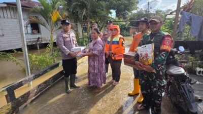 Polsek Muara Wahau Salurkan Bantuan Logistik untuk Warga Desa Nehas Liah Bing Terdampak Banjir