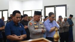 Kapolda Kaltim Sholat Jumat Bersama Warga di Masjid Al Amin Polres Kutim