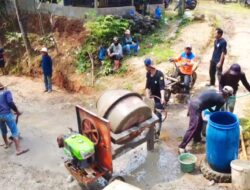 VIRAL nya PERBAIKAN JALAN GUNUNG GEBOS – FORUM MEDIA SUMEDANG TIMUR BERI BANTUAN, HAJI IIK: “HARAPAN PEMERINTAH RESPON CEPAT!”