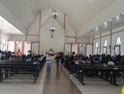 Polsek Muara Wahau Amankan Ibadah Minggu di Gereja Santo Maria Ratu Damai Berlangsung Aman dan Khidmat