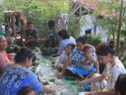Eratkan Kemanunggalan TNI–Rakyat, Satgas TMMD ke-128 Kodim 0611/Garut Personil Yon Arhanud 3 Gelar Makan Bersama Warga