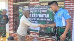 Jaga Kondisi Tubuh, Klinik Pratama Polkes 03.10.11 Garut Bagikan Vitamin Kepada Warga dan Satgas TMMD