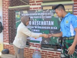 Jaga Kondisi Tubuh, Klinik Pratama Polkes 03.10.11 Garut Bagikan Vitamin Kepada Warga dan Satgas TMMD