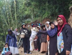 Warga Desa Mekarmulya Bergerak Bersama Perkuat Jalan Penghubung Kampung Cidahu – Cibangkerong