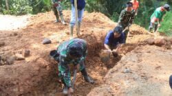 Pak Iri (64 Tahun), Tutup Lapak Dagang Demi Bantu Buat Gorong-gorong dalam Giat TMMD ke-128 Kodim 0611/Garut