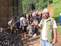 Warga Kampung Cibangkerong Bergerak Bersama, Didin (47 Tahun) Pimpin Gotong Royong Pembangunan di TMMD ke-128 Kodim 0611/Garut