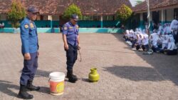 DAMKAR BUNGBULANG GELAR SOSIALISASI PENANGGULANGAN KEBAKARAN DINI DI SMP PGRI CARINGIN