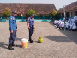 DAMKAR BUNGBULANG GELAR SOSIALISASI PENANGGULANGAN KEBAKARAN DINI DI SMP PGRI CARINGIN