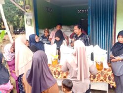 Kapolsek Teluk Pandan Kawal Langsung Penyaluran Bantuan Pangan, Ratusan Keluarga Merasakan Manfaatnya