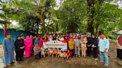 Polwan dan Bhayangkari Ditreskrimsus Polda Kaltim Salurkan Bantuan Sosial kepada Warga Sepinggan Raya
