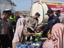 Polres Sampang Salurkan 60.000 Liter Air Bersih ke Daerah Rawan Kekeringan di Pangarengan