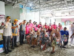 Polri Untuk Masyarakat, Kapolda Kaltim Berikan Bantuan dan Motivasi kepada Anak Panti serta Lansia
