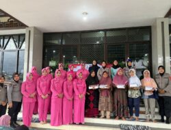 Polwan Polda Kaltim dan Bhayangkari Berbagi Kebahagiaan, Salurkan Ratusan Nasi Kotak dan Al-Qur’an di Masjid Ar-Rahman