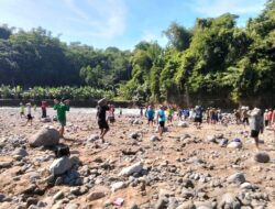 SEMANGAT KEBERSAMAAN PARA PETANI DIDESA KARANGSARI KECAMATAN PAKENJENG GARUT MEMELIHARA IRIGASI