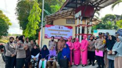 Polwan dan Bhayangkari Daerah Kaltim Salurkan Tali Asih kepada Warga Muara Rapak