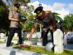 Jelang Peringatan Hari Bhayangkara Ke-80, Polda Kaltim Gelar Upacara Ziarah Di TMP Dharma Agung Balikpapan