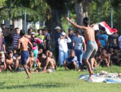Panjat Pinang Hari Bhayangkara ke-80, Wujudkan Kebersamaan Polri dan Masyarakat di Kaltim