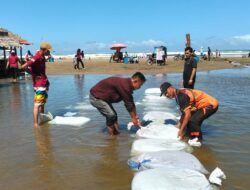 Gotong Royong Pulihkan Akses Pantai Bagedur, Pengelola dan Pedagang Bersatu Demi Kenyamanan Wisatawan