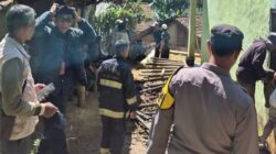 Korsleting Listrik Diduga Jadi Penyebab Kebakaran Rumah Warga, Polsek Banjarwangi cek TKP Kebakaran