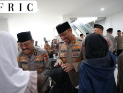 Revitalisasi Masjid Panggilan Sujud, Wakapolri Berbagi Kebahagiaan Bersama Anak-Anak Yatim
