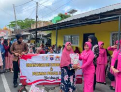 Polwan dan Bhayangkari Polda Kaltim Salurkan 150 Karung Beras untuk Warga Gunung Bahagia