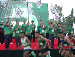 Meriahkan HUT ke-65 Kostrad, Kasad Lari Bersama 10 Ribu Peserta