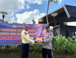 Sebarkan Pesan Kamtibmas, Bid Humas Polda Kaltim Intensifkan Pemasangan Spanduk serta Pembagian Stiker