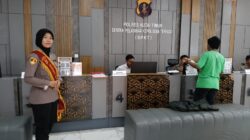 Senyum Ramah Polwan di SPKT Polres Kutim Cerminkan Pelayanan Prima kepada Masyarakat
