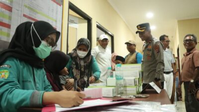 Dokkes Polres Kutim Berikan Pelayanan Maksimal pada Sunatan Massal Hari Bhayangkara ke-80