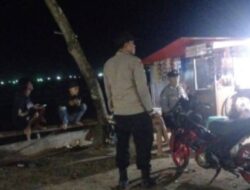 Polsek Caringin polres Garut giat patroli malam jelang tasyakuran nelayan di pelabuhan Pantai rancabuaya