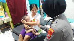 Wujud Kepedulian Polresta Barelang, Sidokkes Berikan Pemeriksaan Kesehatan dan Bantuan bagi Bayi Penderita Hidrosefalus