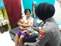 Wujud Kepedulian Polresta Barelang, Sidokkes Berikan Pemeriksaan Kesehatan dan Bantuan bagi Bayi Penderita Hidrosefalus