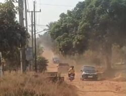 JALAN POROS TAJA MULYA JADI JALUR PINTAS, WARGA KELUHKAN DEBU DAN KECEPATAN TINGGI KENDARAAN